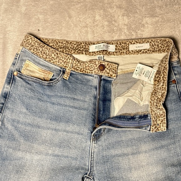 Judy Blue Slim Fit Jeans Women's 11/30 Light Wash Leopard Waistband - Picture 4 of 12